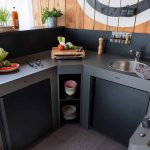 Sarokszekrény kültéri konyhaelem -- szürke színben