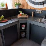 Sarokszekrény kültéri konyhaelem -- szürke színben