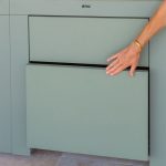 Zsályazöld kültéri konyhaelem két fiókkal