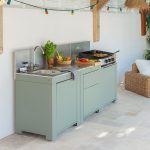 Zsályazöld kültéri konyhaelem mosogatóval