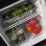 Inox/Fekete színű kültéri konyhaelem hűtőszekrénnyel